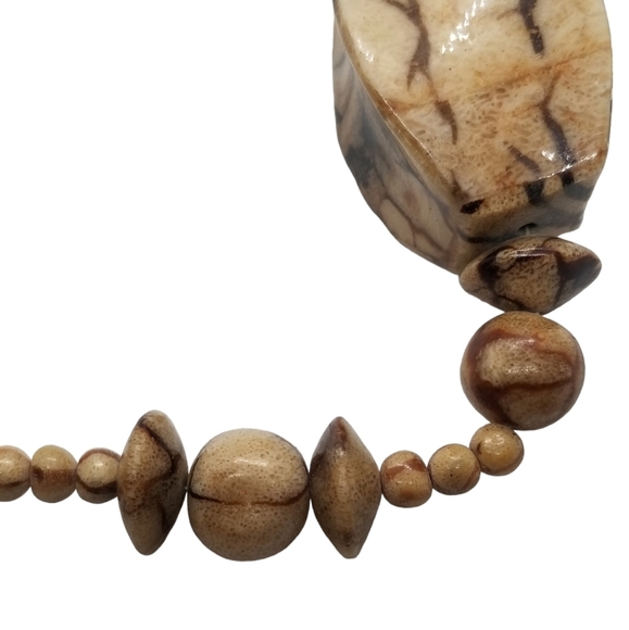 KARLA JORDAN DESIGNER RETIRED TIGER SPONGE CORAL BEADED NECKLACE - Picture 5 of 6